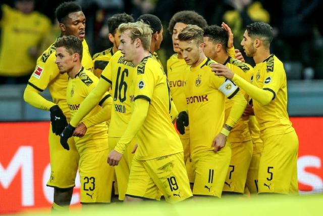  拜仁慕尼黑主场大胜登顶德甲积分榜  