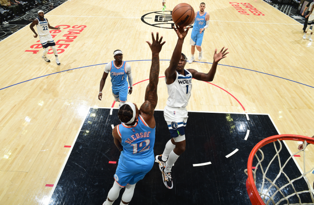  爱德华兹三分绝杀森林狼险胜雄鹿豪取六连胜