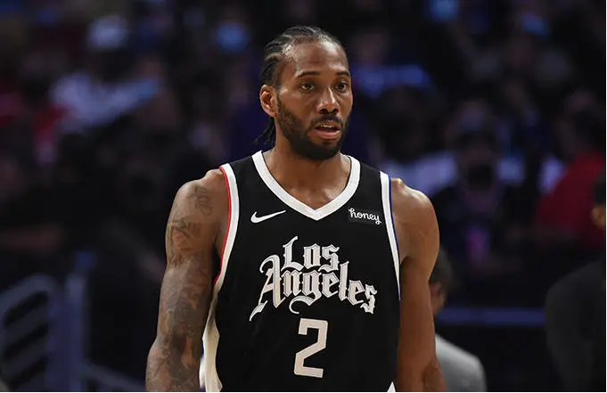  湖人詹眉联手发威险胜爵士保住西部前八