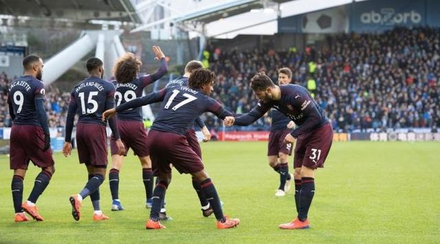  芒特世界波首开纪录，切尔西青年军展锋芒