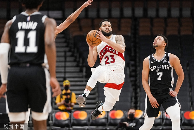  范弗里特三分箭如雨下，猛龙浇灭篮网反扑火焰